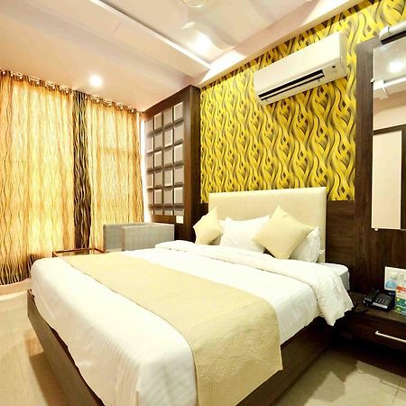 Oyo 2403 Hotel Aamantran Avenue Удджайн Экстерьер фото