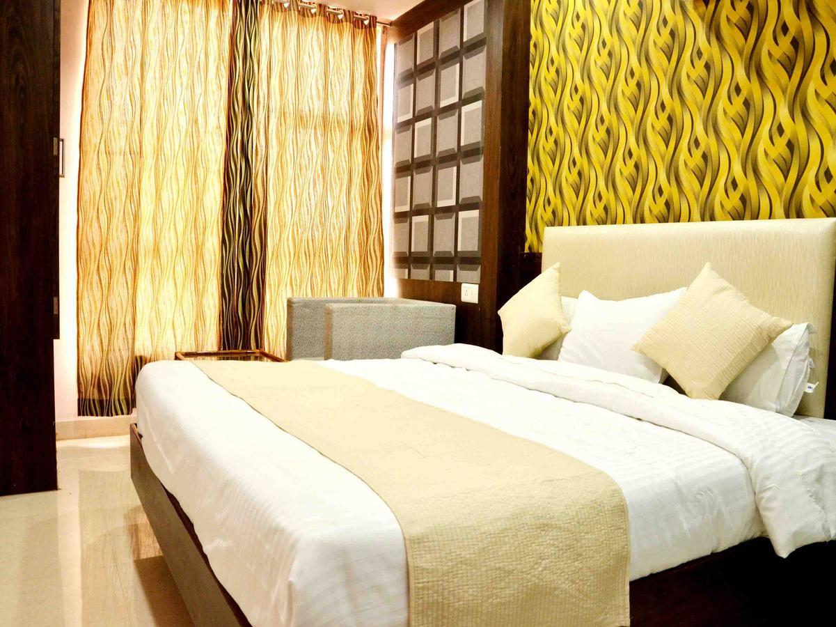 Oyo 2403 Hotel Aamantran Avenue Удджайн Экстерьер фото