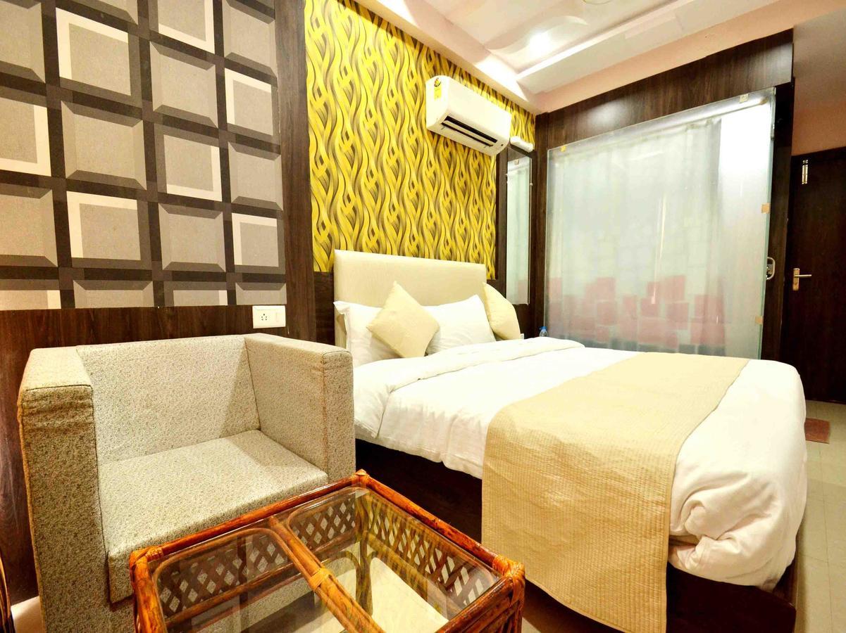 Oyo 2403 Hotel Aamantran Avenue Удджайн Экстерьер фото