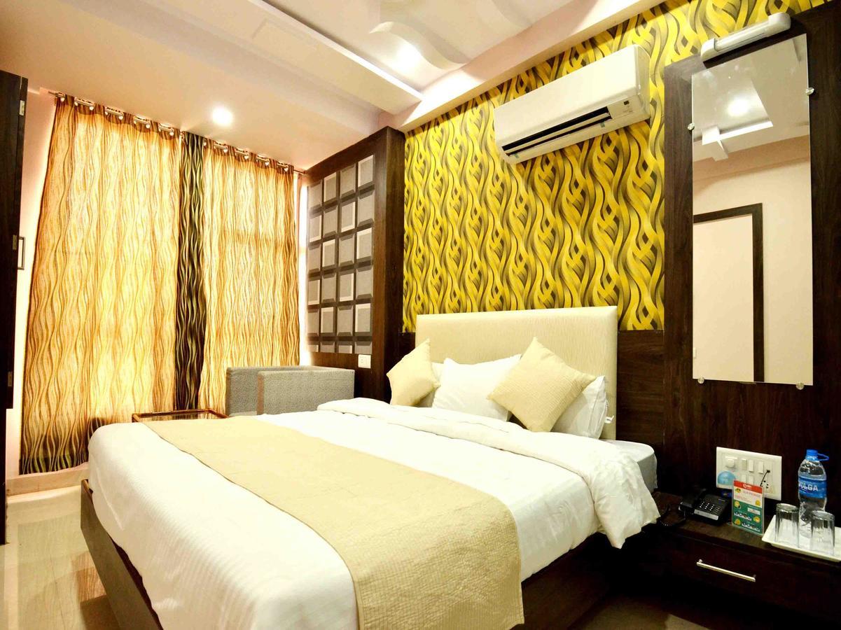 Oyo 2403 Hotel Aamantran Avenue Удджайн Экстерьер фото