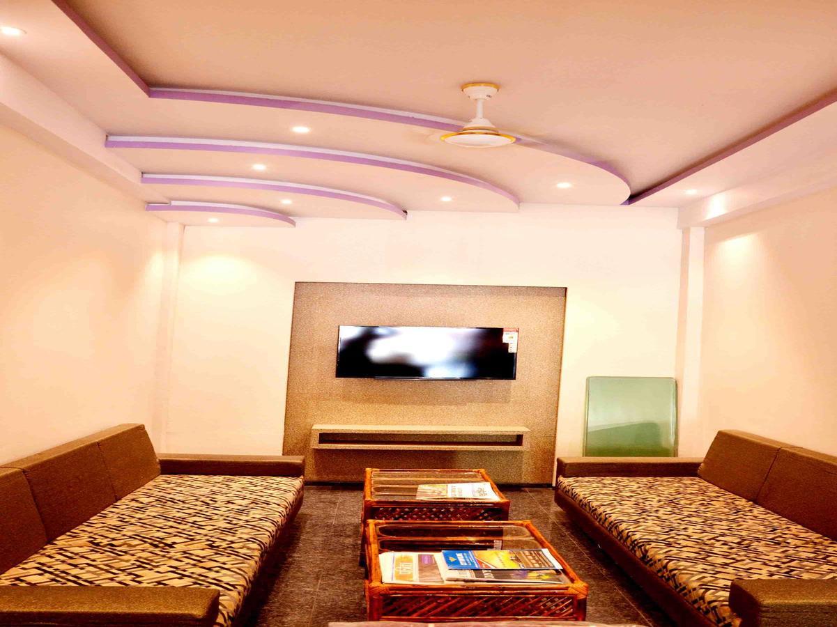 Oyo 2403 Hotel Aamantran Avenue Удджайн Экстерьер фото