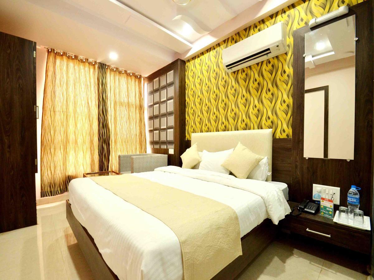Oyo 2403 Hotel Aamantran Avenue Удджайн Экстерьер фото
